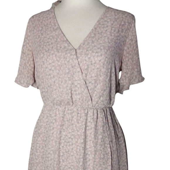 Sienna Sky Purple Micro Floral Daisy Print Surplice Front Midi Dress Size Medium - Picture 2 of 8